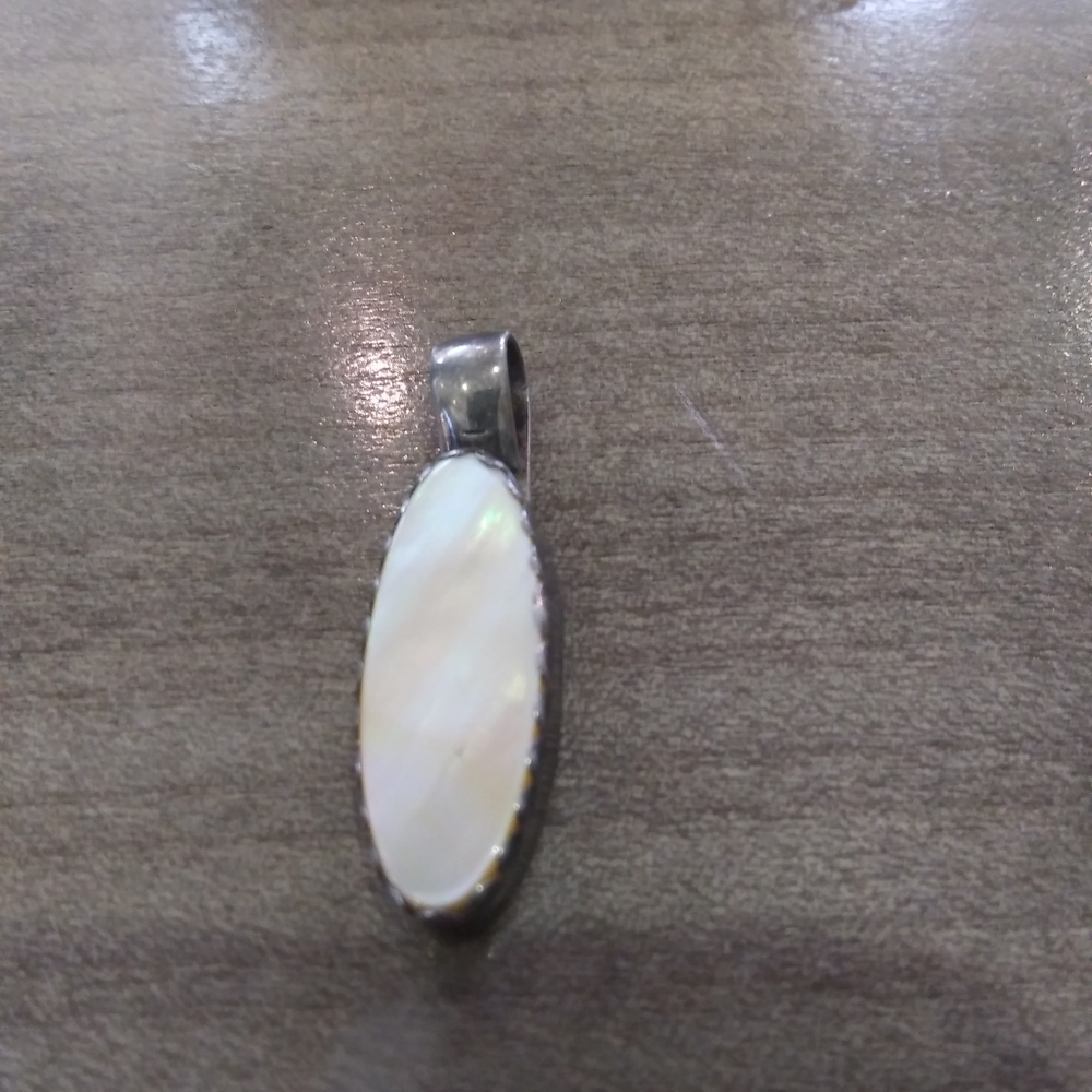 Vtg Sterling Silver Mother of Pearl Pendant - Picture 1 of 1